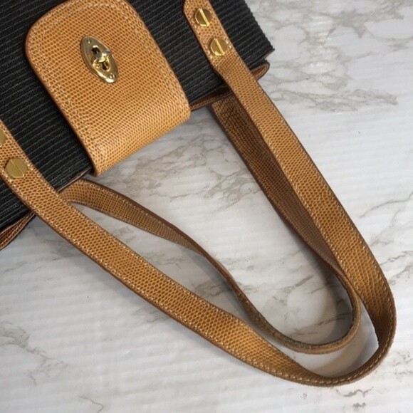 Eric Javits Squishee Black Woven Straw Light Beige Leather Trim Turnlock close - Picture 7 of 12